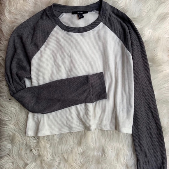 Forever 21 Tops - Cropped Baseball Tee